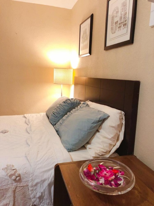 Royal Inn and Suites image 18