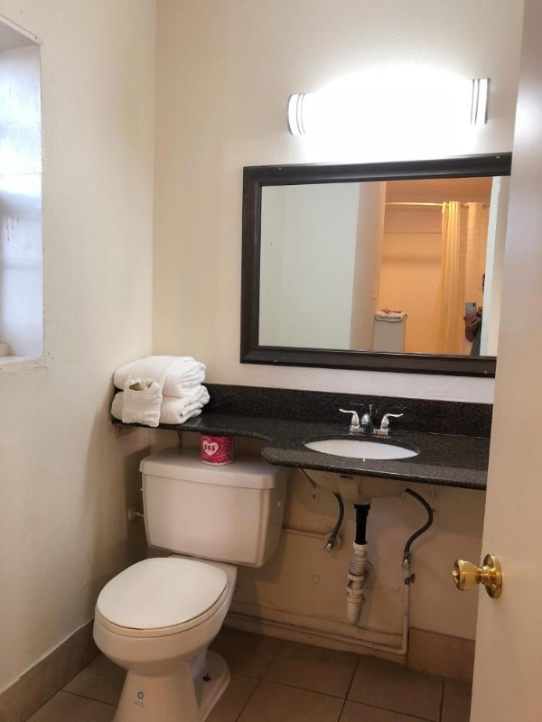 Royal Inn and Suites image 20