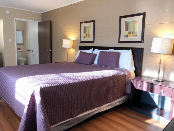 Royal Inn and Suites image 21