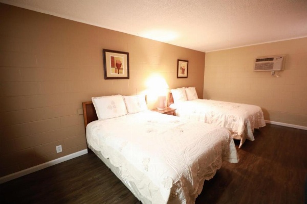 Royal Inn and Suites image 22