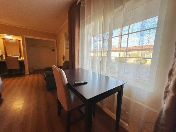 Royal Inn and Suites Main image