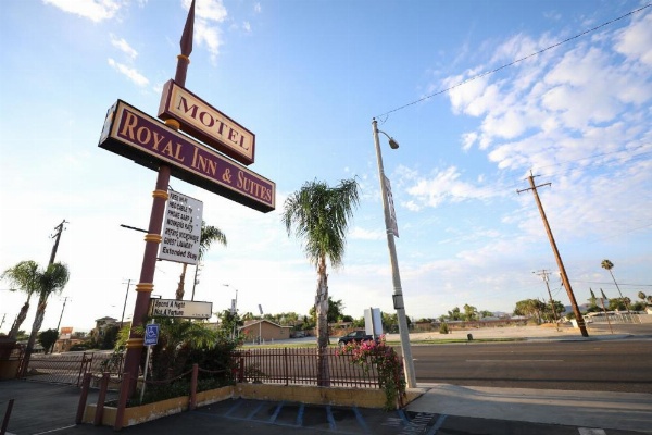 Royal Inn and Suites image 9